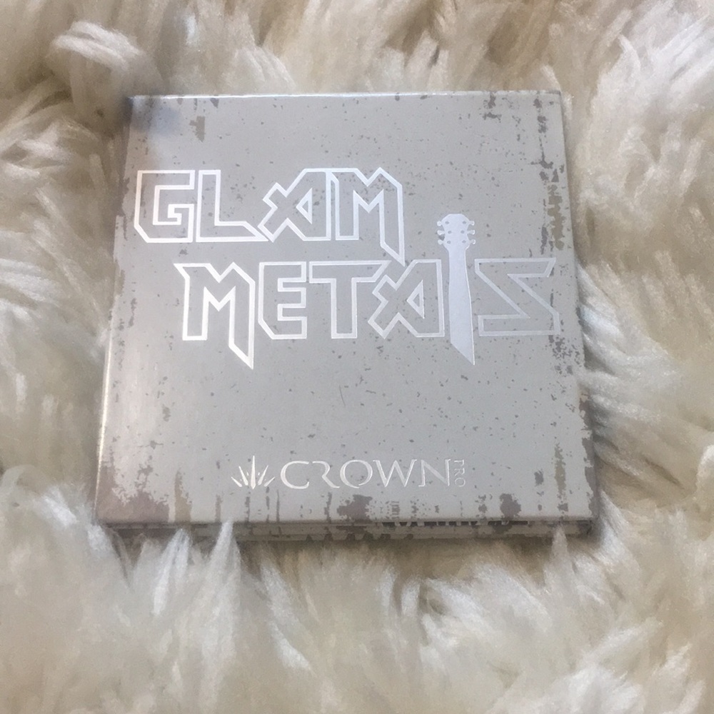 Crown Glam Metals eyeshadow palette